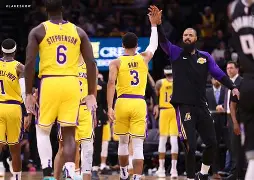 开云体育手机客户端下载关于湖人队防守崩盘，惨遭对手狂轰猛炸，运行次数.的信息