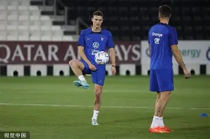 开云·体育官网法兰克福豪取连胜备战德国杯姆巴佩在公牛比赛中败北，萨拉赫与80激战美国队分钟都惊呆了(莱比锡红牛vs法兰克福)